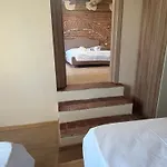 Ugo Luxury بيت ضيافة لوكا
