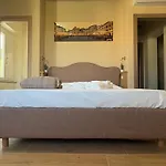 Ugo Luxury بيت ضيافة لوكا
