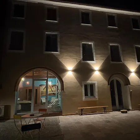 Ugo Luxury بيت ضيافة